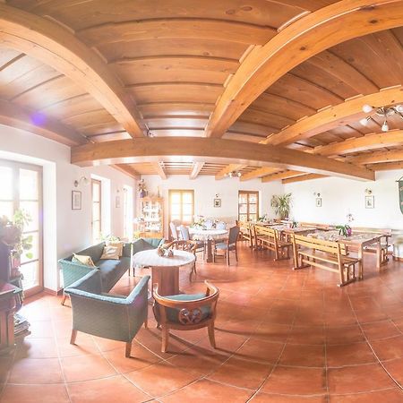 Juhfark Fogado Es Borhaz Bed & Breakfast Balatoncsicso Bagian luar foto