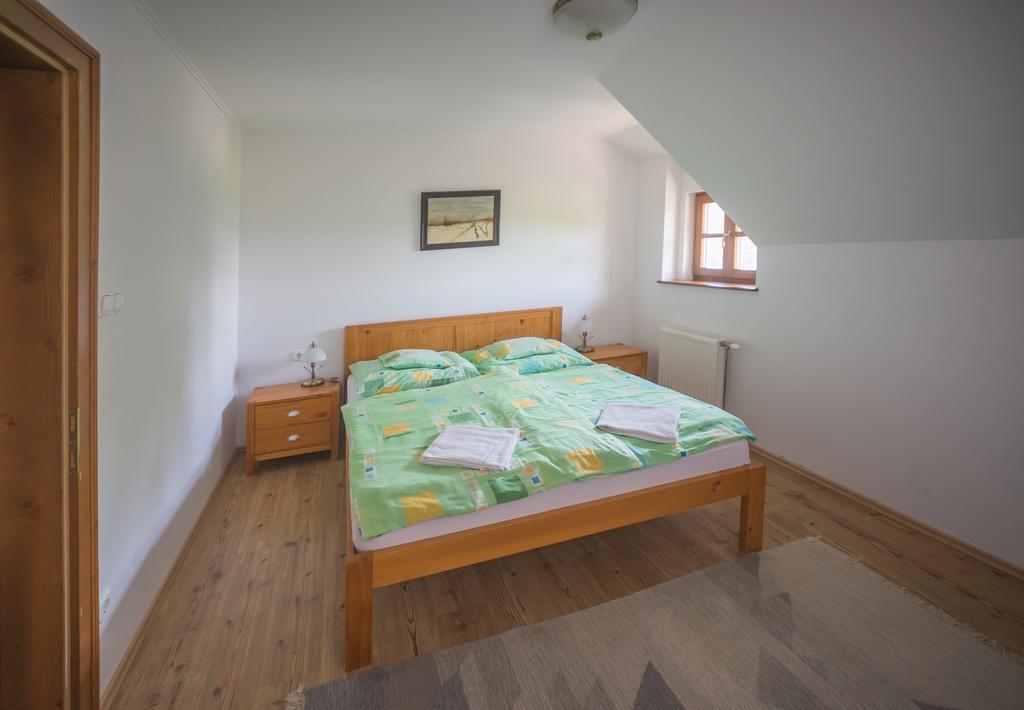 Juhfark Fogado Es Borhaz Bed & Breakfast Balatoncsicso Bagian luar foto