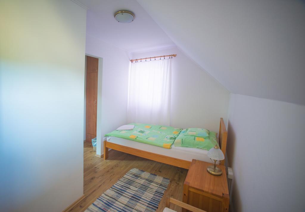 Juhfark Fogado Es Borhaz Bed & Breakfast Balatoncsicso Bagian luar foto