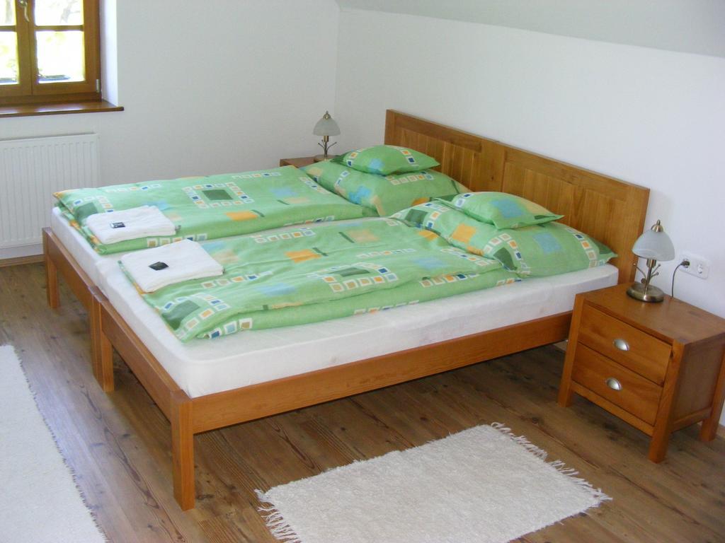 Juhfark Fogado Es Borhaz Bed & Breakfast Balatoncsicso Bagian luar foto