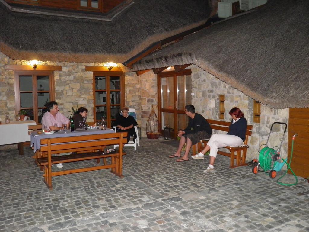 Juhfark Fogado Es Borhaz Bed & Breakfast Balatoncsicso Bagian luar foto
